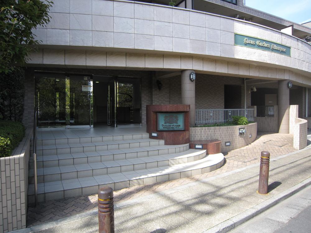 Entrance. Common areas