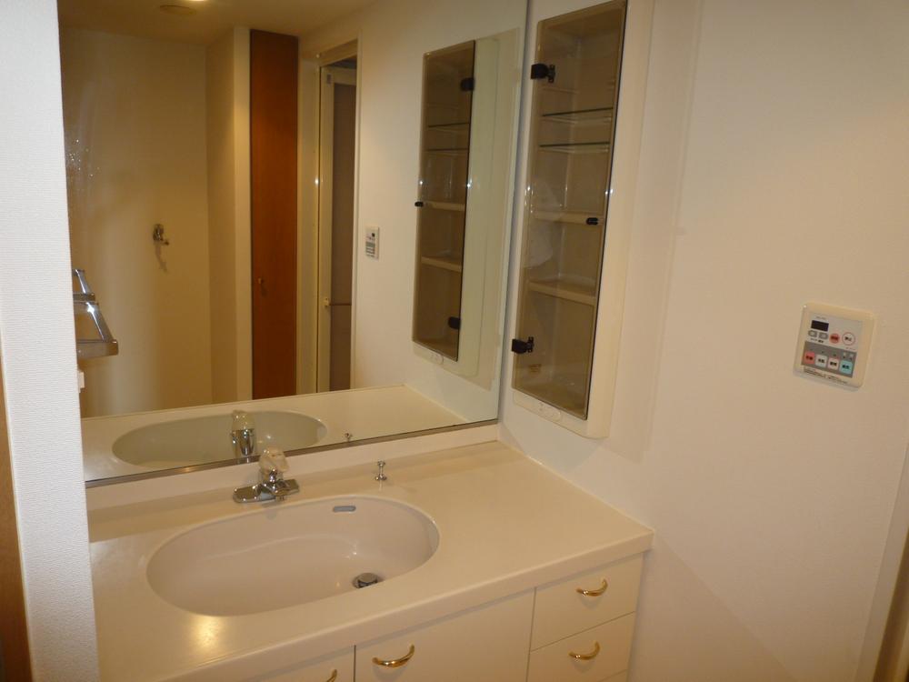 Wash basin, toilet