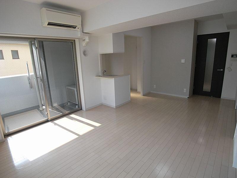 Living. LDK14.2 Pledge, Sunny bright rooms.