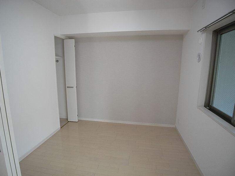 Non-living room. Western-style 4.5 Pledge