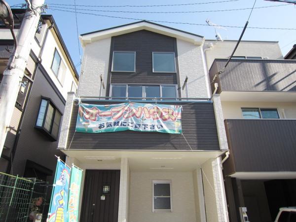 Local appearance photo. Local (12 May 2013) Shooting