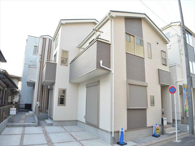 Local appearance photo. South is facing