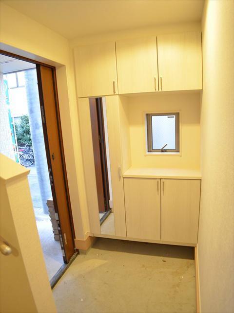 Entrance. Large front door storage