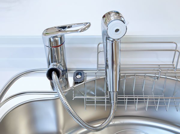 Kitchen.  [Water purifier integrated shower faucet] Hand shower faucet with a built-in water purifier. Water purification ・ Raw water of switching and Straight ・ shower ・ It can be easily switched of eco shower, You can also clean the sink until every corner since pulled out the hose.