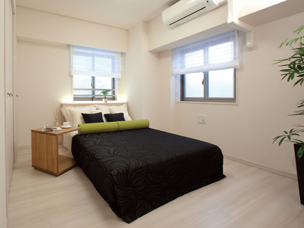 Interior.  [Western-style (1)] Ventilation in two faces lighting ・ Master bedroom with excellent lighting. It should be noted that even at a double bed, Relaxed some breadth is secured, You relax comfortably.