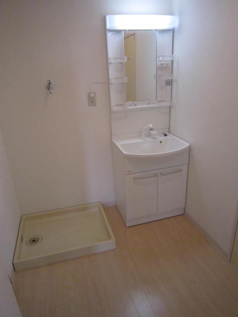 Wash basin, toilet