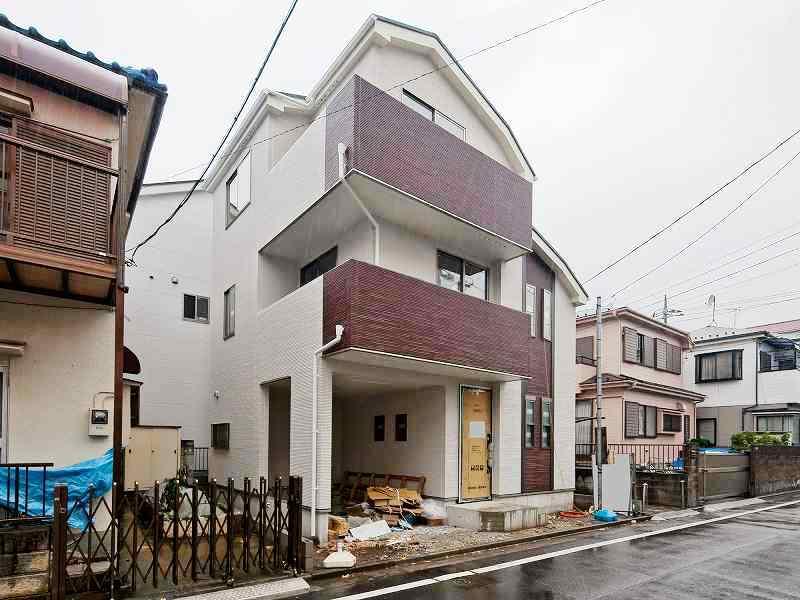 Local appearance photo. Local (12 May 2013) Shooting