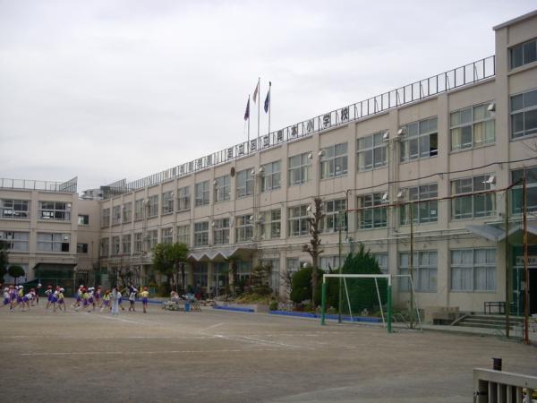 Primary school. 270m until today this elementary school