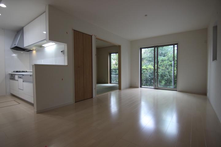 Living. Example of construction ● sales for the main direct sales, Brokerage fees are not or Ri or hanging !