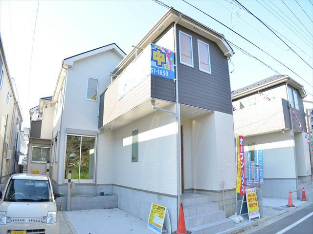 Local appearance photo. Facing the 6m road