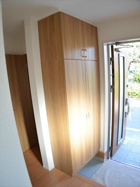 Entrance. Entrance with storage