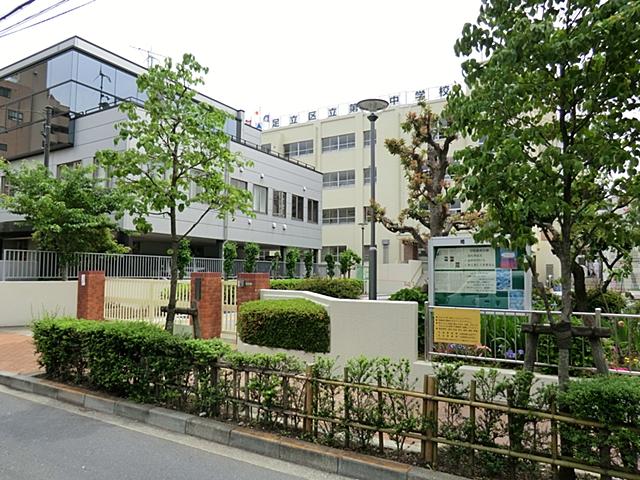 Junior high school. 760m to Adachi fourth junior high school