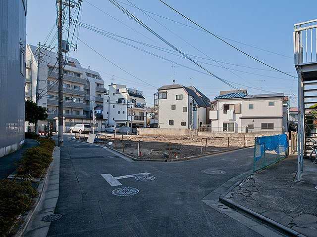 Local photos, including front road. Local (12 May 2013) Shooting