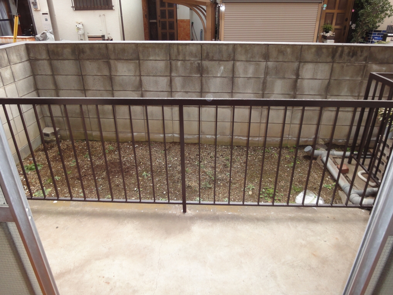 Balcony. It is the terrace of the spread.