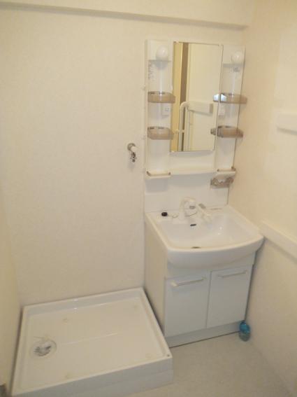 Wash basin, toilet