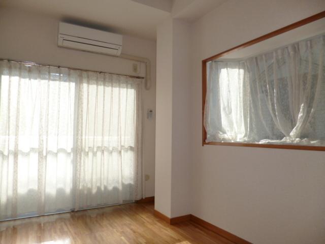 Living and room. Western-style 1