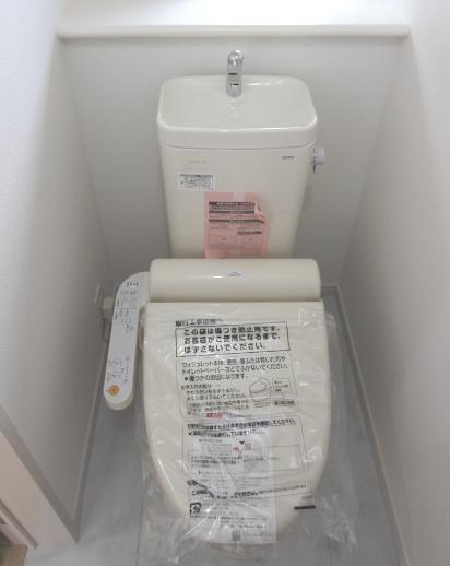 Other Equipment. 1 ・ Clean and on the second floor of the toilet, Adopt a popular bidet toilet in a comfortable feeling.