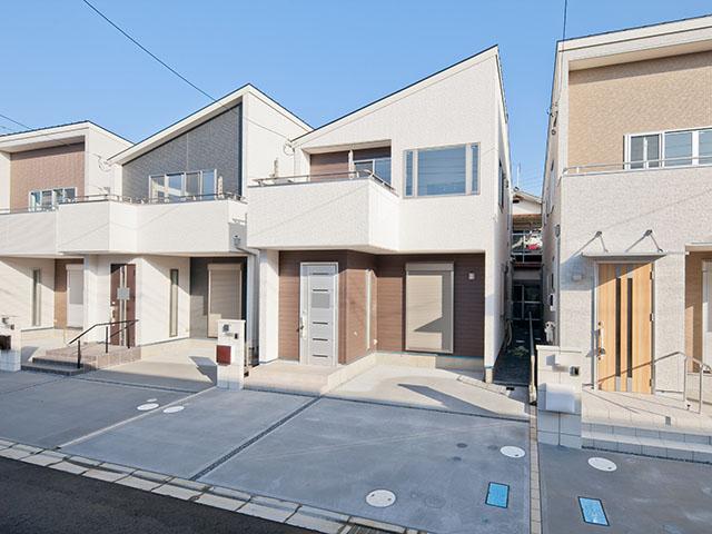 Local appearance photo. 5 Building