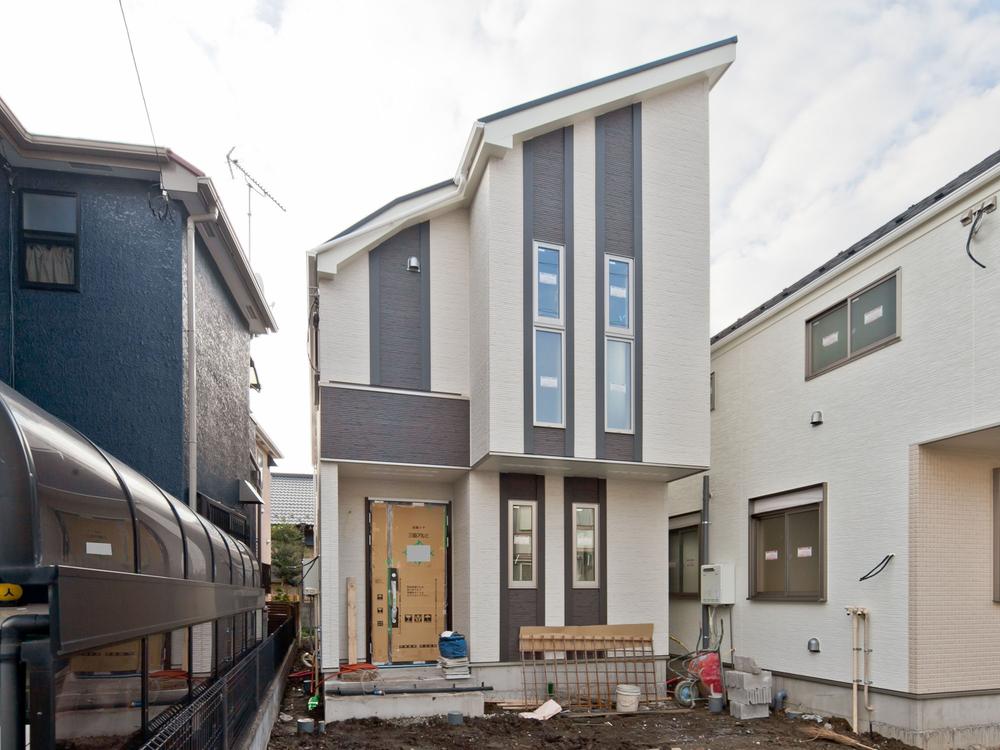 Local photos, including front road. Local (11 May 2013) Shooting