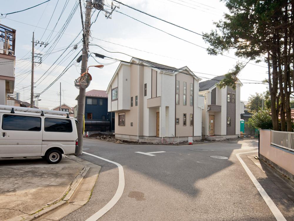 Local appearance photo. Local (11 May 2013) Shooting