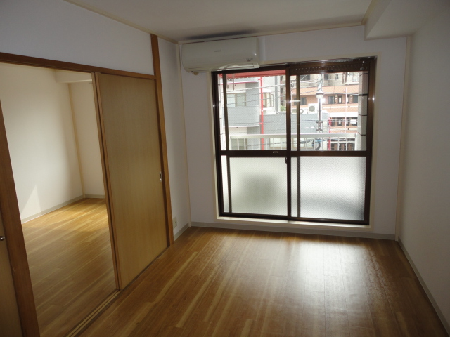 Living and room. Air conditioning is not attached.