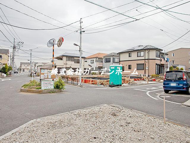 Local photos, including front road. Since the foundation of under construction, You can see up to the complete process from scratch !!