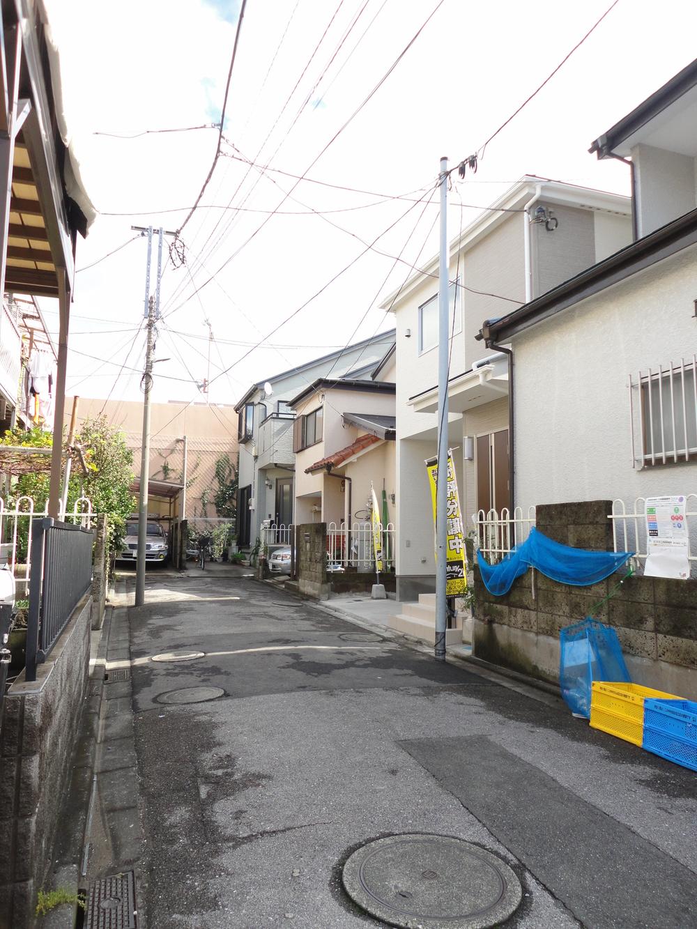 Local photos, including front road. Front driveway