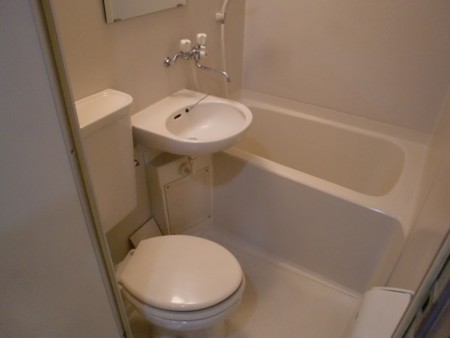 Bath. 3-point unit bus