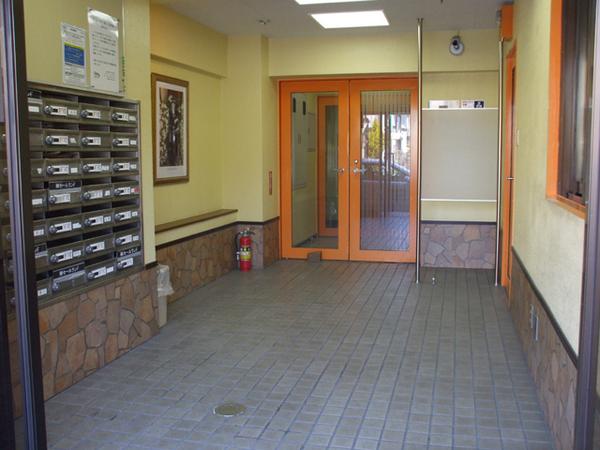 Entrance. auto lock!