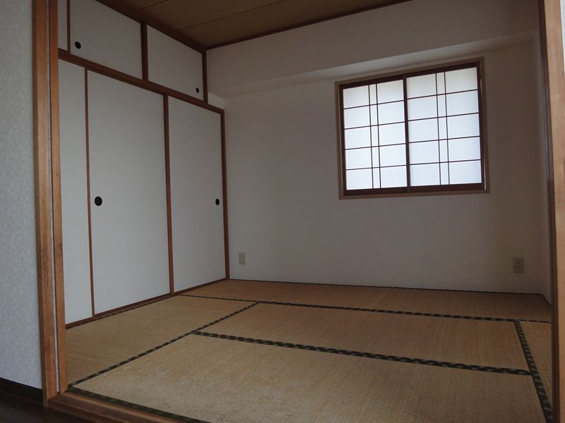 Other room space. A serene Japanese-style