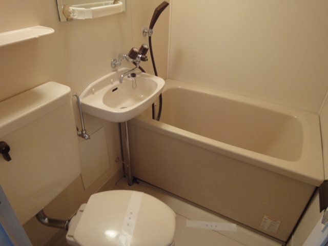 Bath. 3-point unit bus