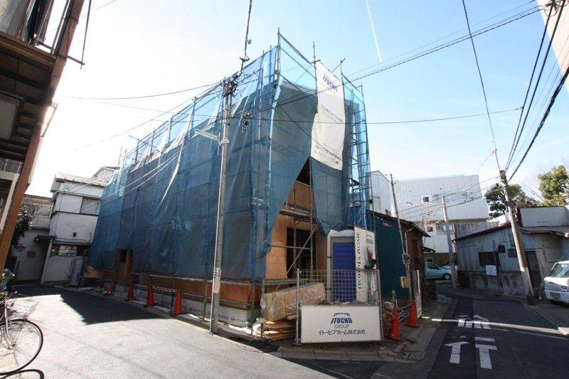 Local appearance photo. Use natural solid material (Kabasakura) flooring