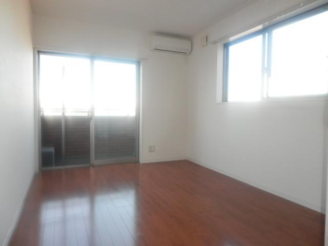 Living and room. Western-style 3