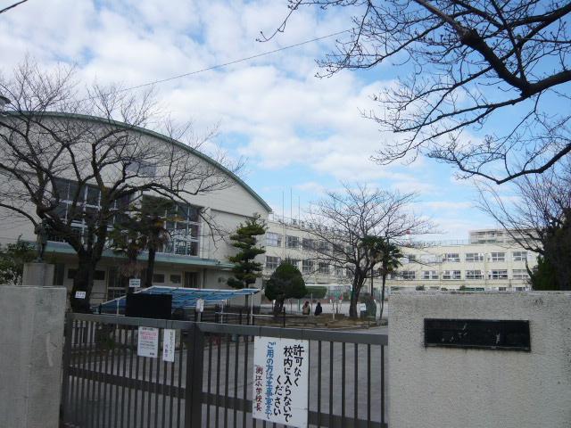 Primary school. Fuchie until elementary school 500m