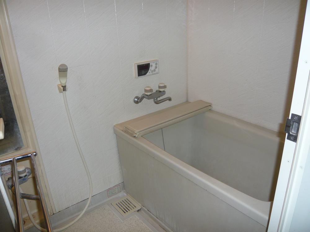 Bathroom. Indoor (12 May 2013) Shooting