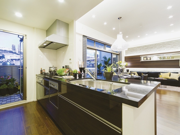 To ensure the flow line to the balcony ⇔ wash room, Housework smooth "3 Way Kitchen"