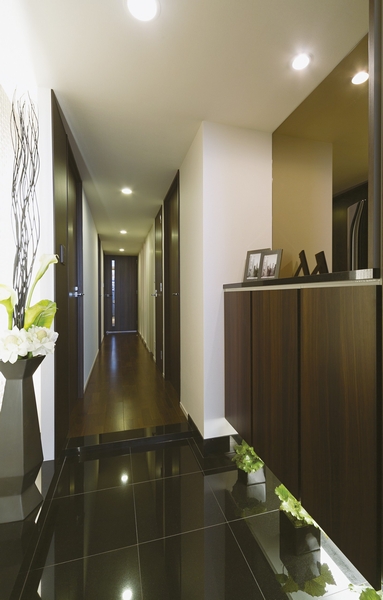 It adopted a high-quality tile in the entrance floor and Agarikamachi drifting sense of quality, Dignified produce a first impression of the dwelling