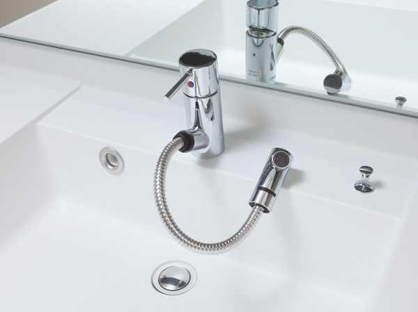 Bathing-wash room.  [Head drawer faucet] You can wash every corner of the bowl in the head can be pulled out of the faucet.