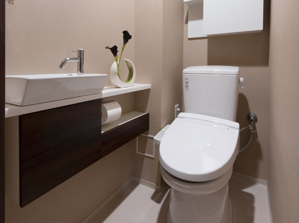 Toilet.  [Hand wash counter] The toilet, Set up a convenient hand washing counter at the time of visitor. It will produce a space with a cleanliness. (Model room SJa type ※ Including paid option / Application deadline Yes)