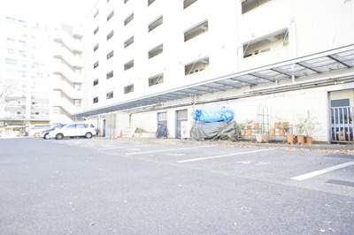 Parking lot. Monthly 18,690 yen ~ ※ Free to be checked