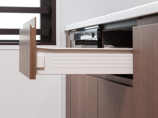 Kitchen.  [ã,½ãƒ • ãƒãƒ ¢ ãƒ¼ã, · ãƒ§ãƒ³æ © Ÿèƒ½ä »~ã,¹ãƒ © ã,¤ãƒ ‰ å Žç'] Soft motion function with a closing smoothly. It is safe hardly pinched fingers, etc..  ※ All Listings amenities are the same specification