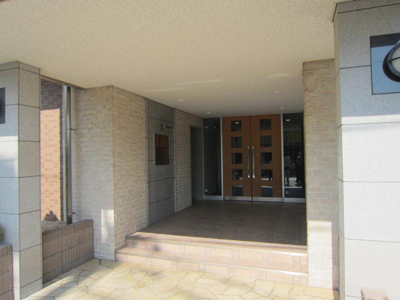 Entrance. Entrance (11 May 2013) Shooting