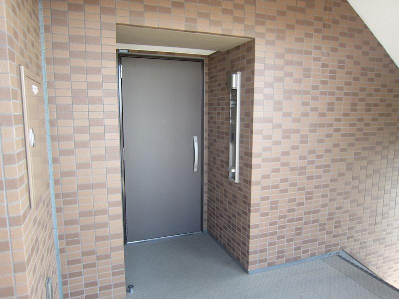Other common areas. Pouch (November 2013) Shooting