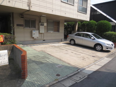 Parking lot. On-site parking