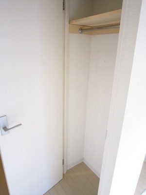 Receipt. Entrance storage that (1)