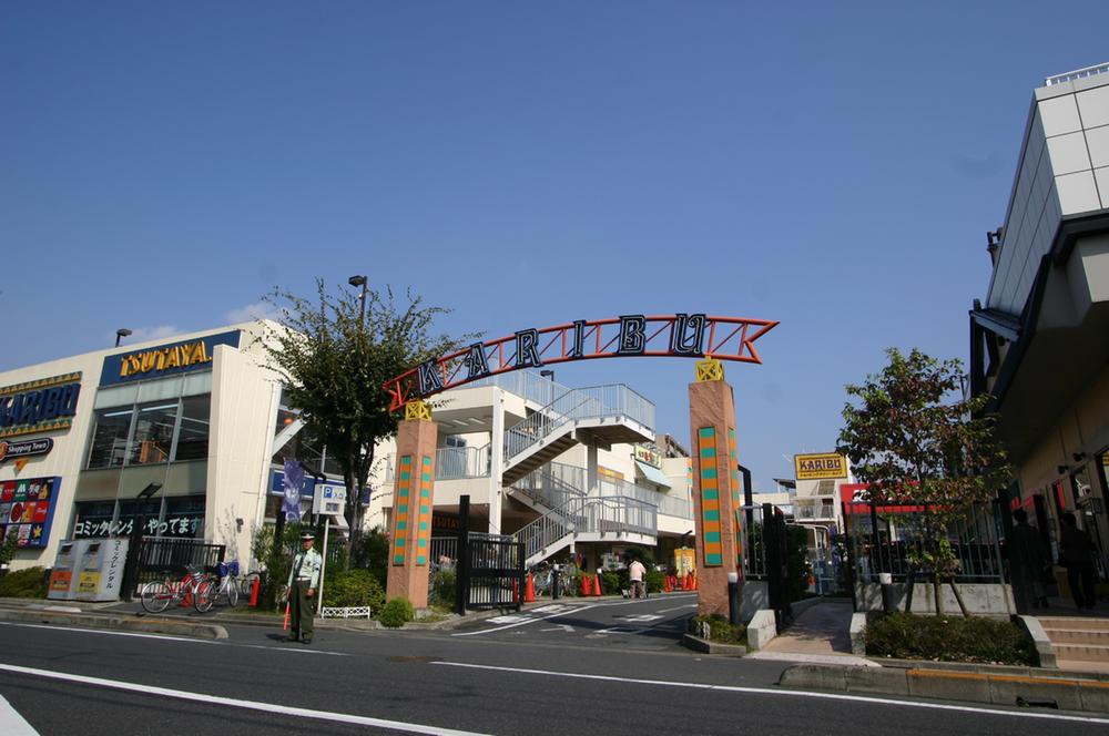 Shopping centre. Shopping Town ・ Including the super can also be used to 700m daily shopping to the Caribbean Umejima shop, Home improvement Ya, 1000 yen shop, TSUTAYA etc., Enter a variety of shops, Shopping is a Town. 