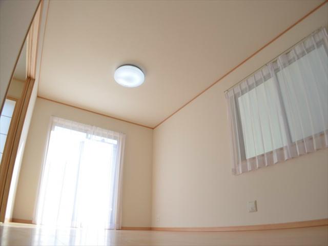 Living. Bright living room of the two-sided lighting