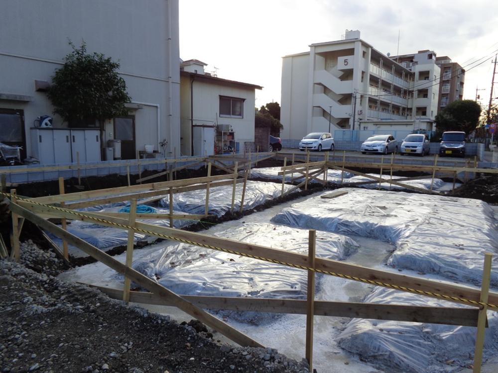 Local photos, including front road. Local (12 May 2013) Shooting