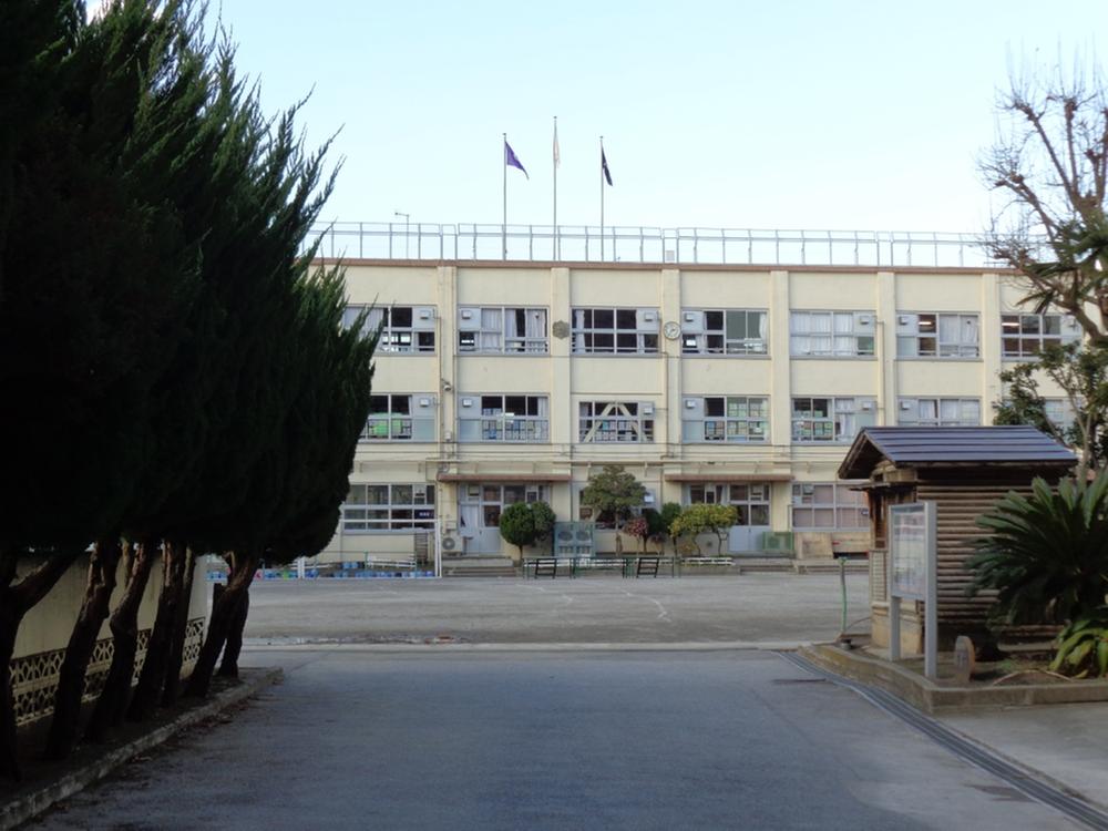 Primary school. 218m to Adachi-ku, Tatsuhigashi Fuchie elementary school