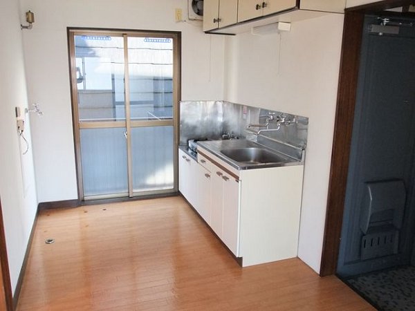 Living and room. Kitchen 5 Pledge